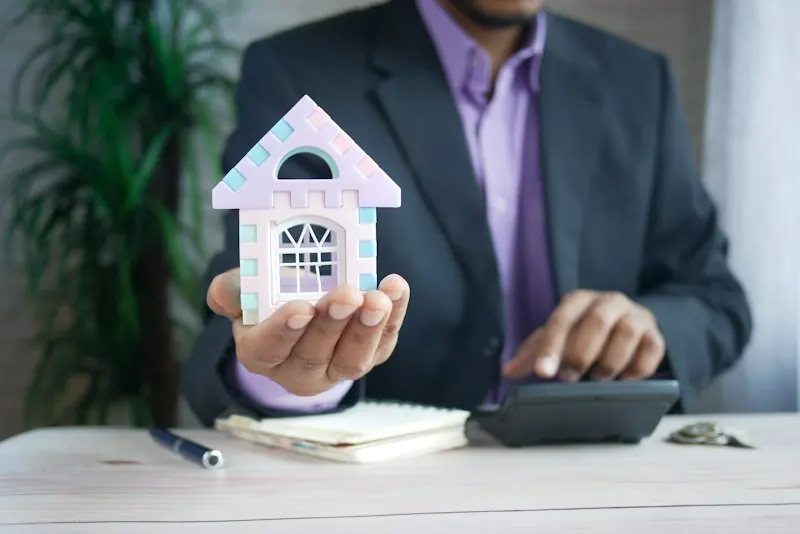 Agent handing over a house model
